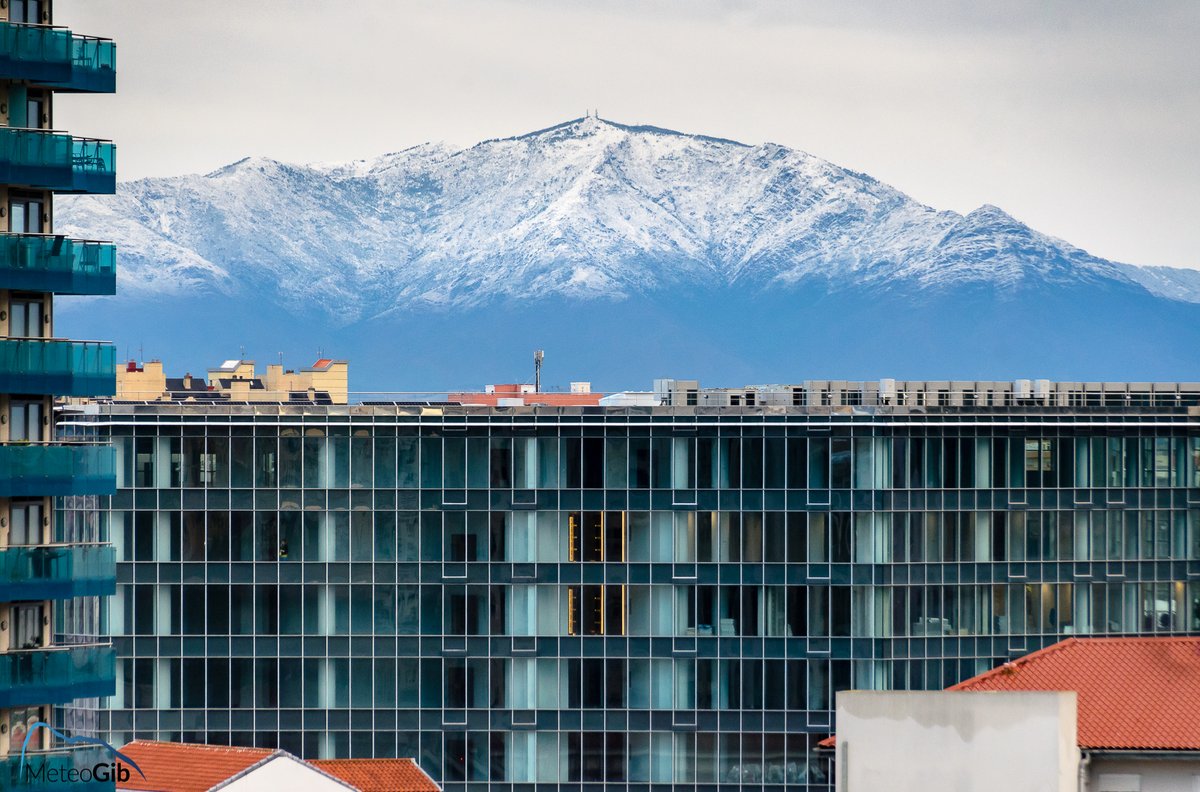 InfoGibraltar's tweet photo. #Nieve visible desde #Gibraltar @MeteoGib. ¡Mucho frío hoy! https://t.co/aQlH6DRte2