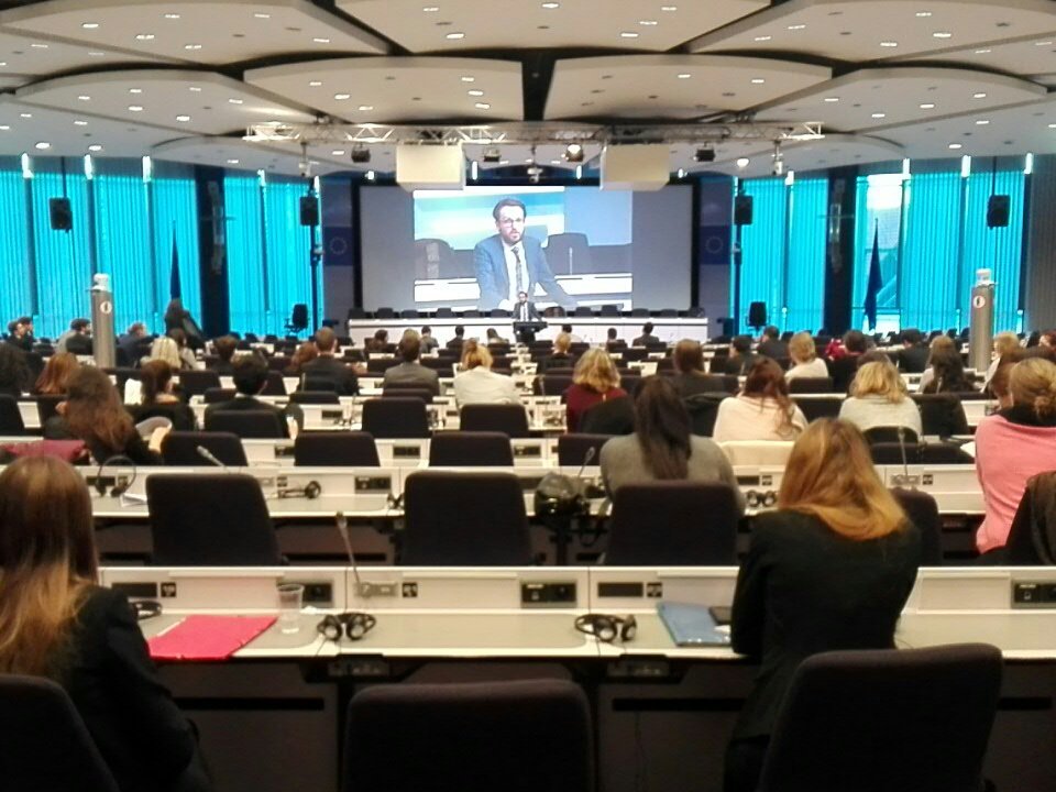 EUJobFairO16's tweet photo. Blue book alumns Frederik Beckvid gives his tips to make your way to #EPSO. Q&A session in on in De Gasperi ! #EUJobFair https://t.co/4XDBGrkoit
