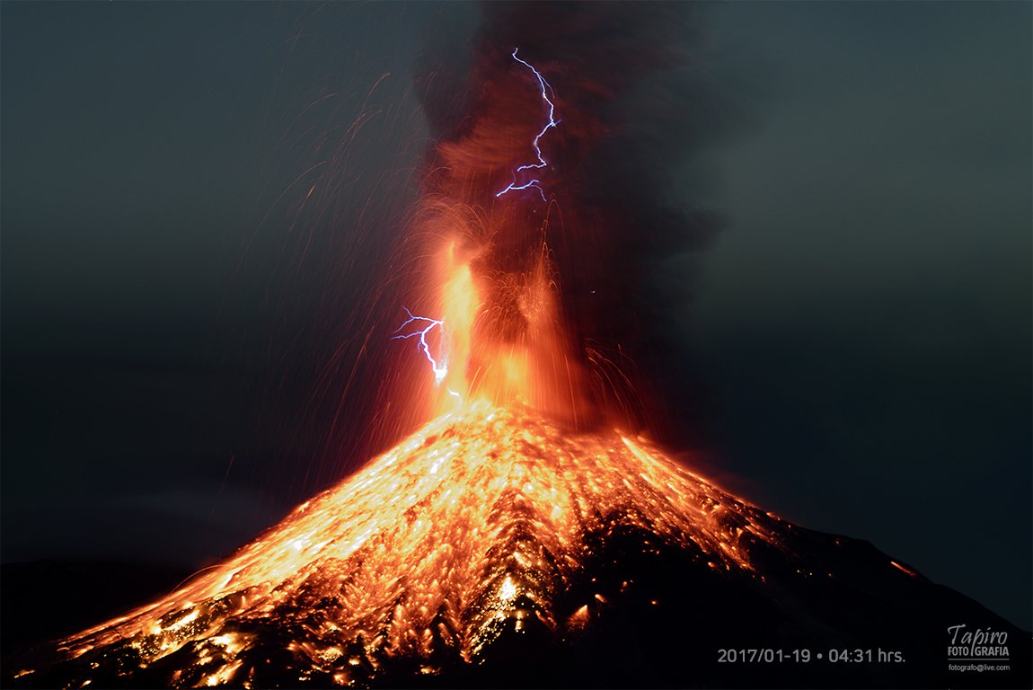 webcamsdemexico's tweet photo. Vía @tapirofoto: Imponente el Volcán de Colima, foto de hoy jueves 19 de enero de 2017 04:31 hrs, se vale compartir. https://t.co/ONTO9YpVKq