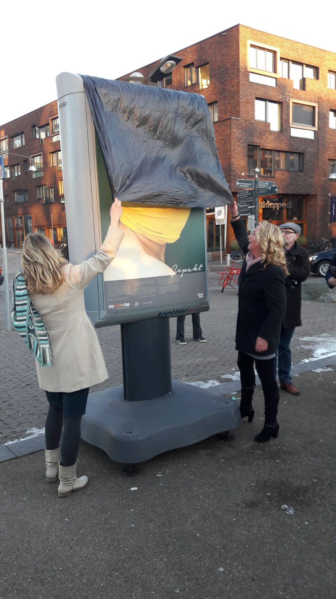 GGDTwente's tweet photo. Vandaag officiële start Meldpunt Loverboyproblematiek Twente dmv tentoonstelling in #Enschede.  Ons Centrum Seksueel Geweld ook betrokken. https://t.co/Tg7pOYEDkU
