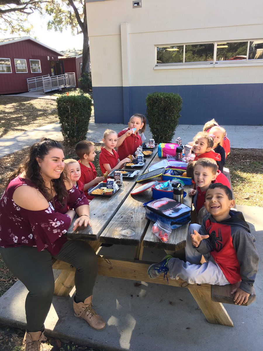 Mrs_Febus's tweet photo. Behavior reward lunch outside @HudsonElem https://t.co/QZ5JioRKv0