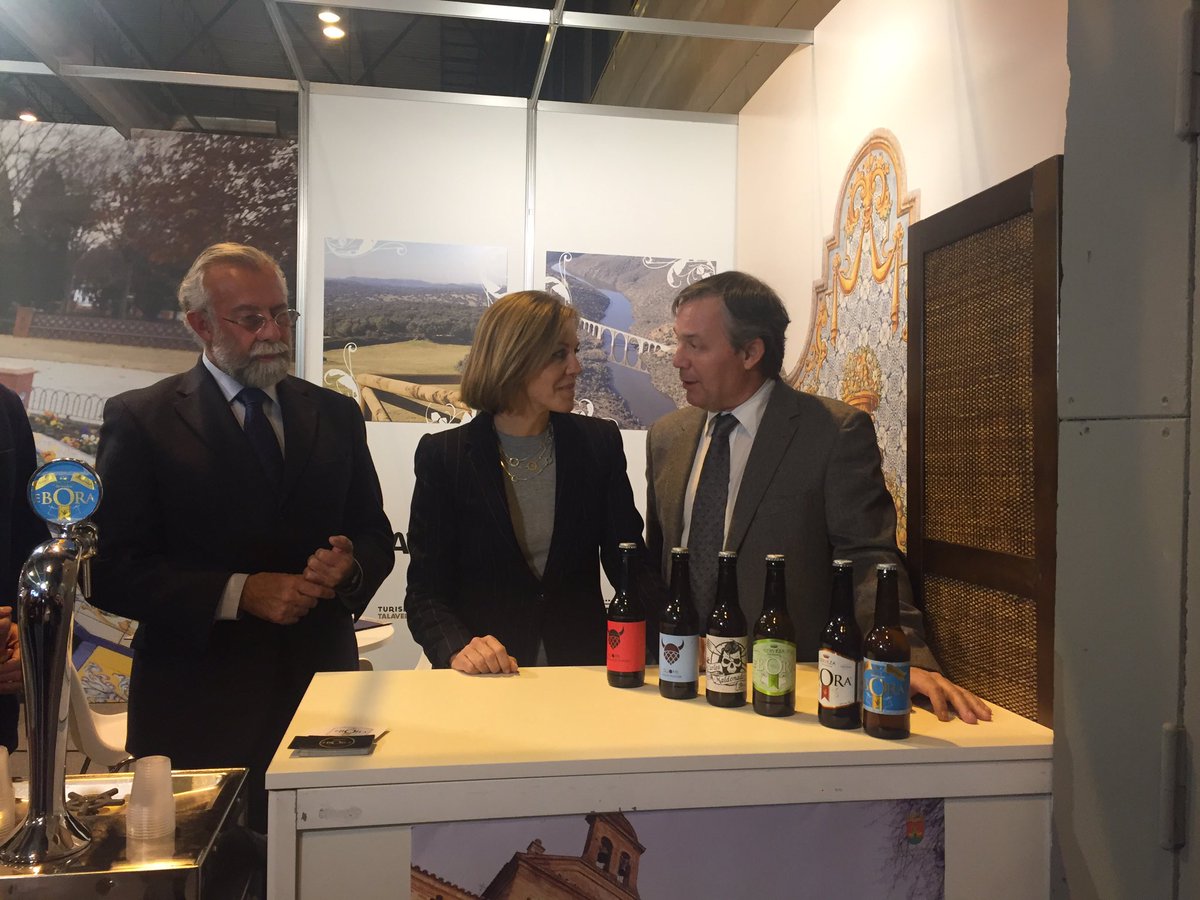 Recibimos a <a href="/mdcospedal/">Mª Dolores Cospedal</a> y a <a href="/jaime_ramost/">Jaime Ramos Torres</a> en <a href="/fitur_madrid/">FITUR</a> #cospedal #cervezaebora #talaveradelareina #cervezaartesanal #craftbeer
