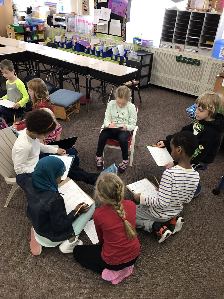 CAndersonGL2's tweet photo. First time using 1-3-6 with my kids. Trying to fill the whole taxonomy with verbs! #hopdinaclr #royals #glclr https://t.co/tjOMN4blvi