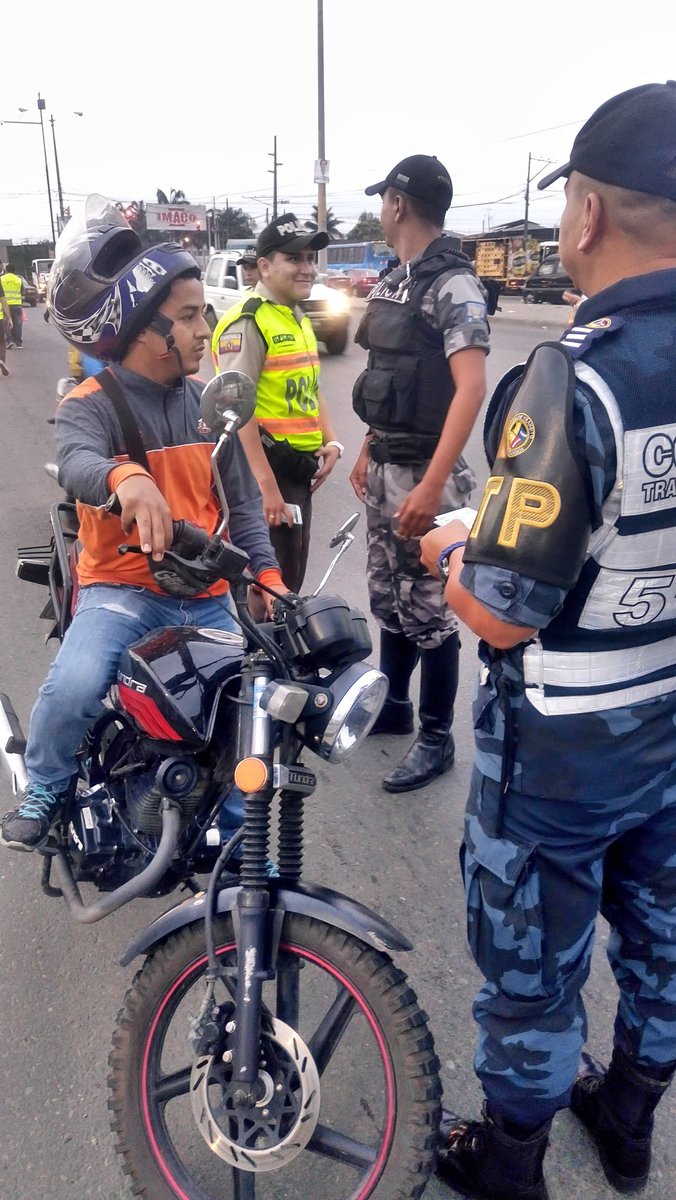 uctp_ecuador's tweet photo. Control Permanente #Guayaquil Red Estatal e48 Vía a Daule, Se Realizó el primer #MegaOperativo #Pionero del 2017. https://t.co/iMt1XkIXCM
