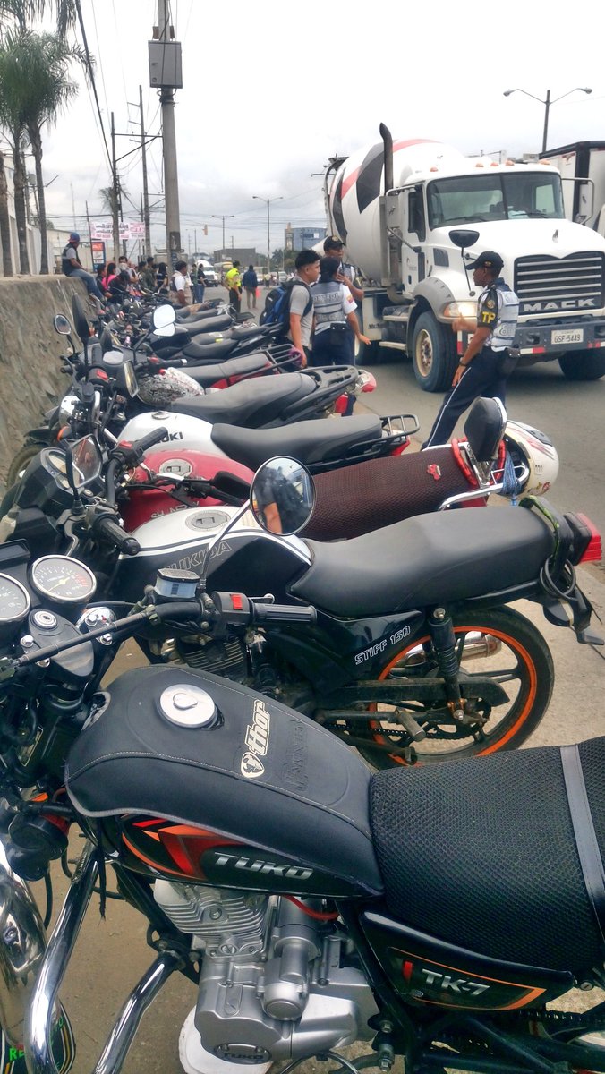 uctp_ecuador's tweet photo. Control Permanente #Guayaquil Red Estatal e48 Vía a Daule, Se Realizó el primer #MegaOperativo #Pionero del 2017. https://t.co/iMt1XkIXCM