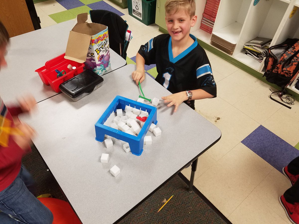sehasces's tweet photo. Enjoying game time as a CHOMPliment reward! @SycamoreCreekES #workhardplayhard #thosecooperativeskillsthough😍 https://t.co/N1KnzS6sXf