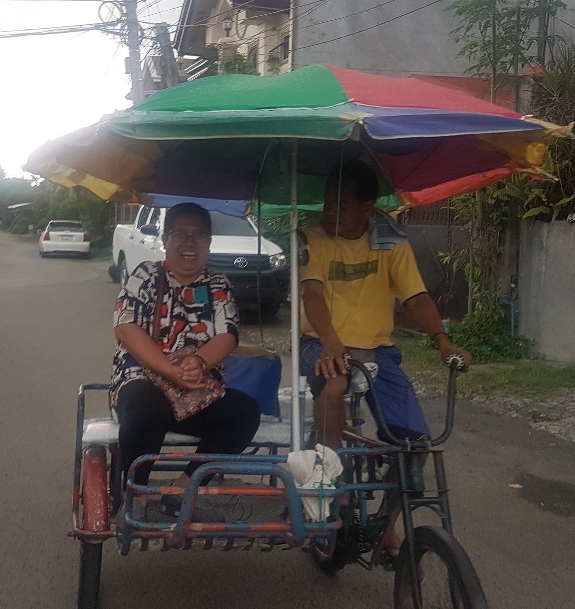 ChikaOng's tweet photo. My mother on her way to Duterte's davao home and she's so happy. #ProudDutertard #IDoNotSupportButItsFunny https://t.co/4EVZ5ftEQ0