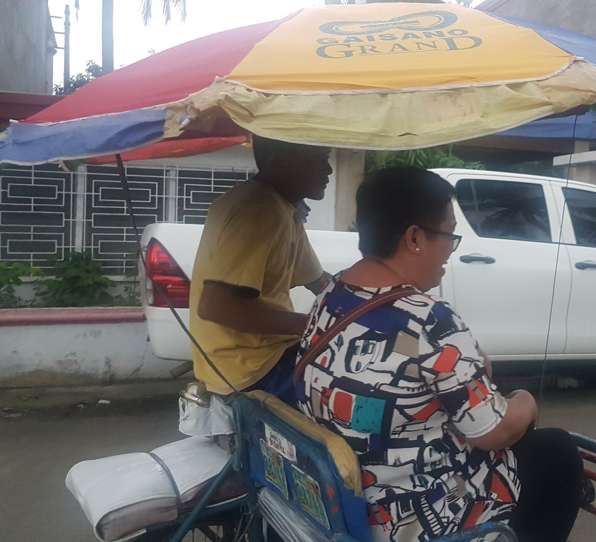 ChikaOng's tweet photo. My mother on her way to Duterte's davao home and she's so happy. #ProudDutertard #IDoNotSupportButItsFunny https://t.co/4EVZ5ftEQ0