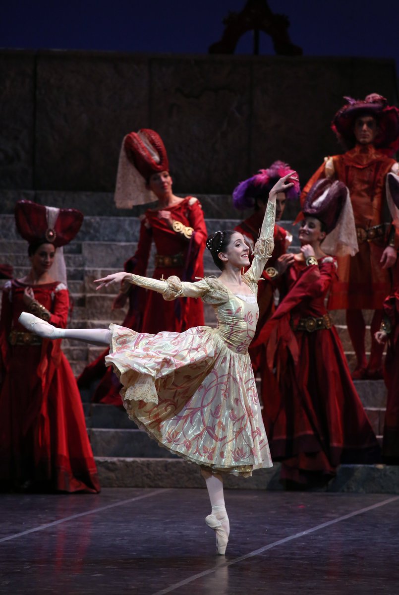 teatroallascala's tweet photo. Tonight at 8pm last performance of Romeo and Juliet with Vittoria Valerio and oour Principal Dancer @CovielloClaudio https://t.co/D3L5ktp7fk https://t.co/ucIMgD3qvV