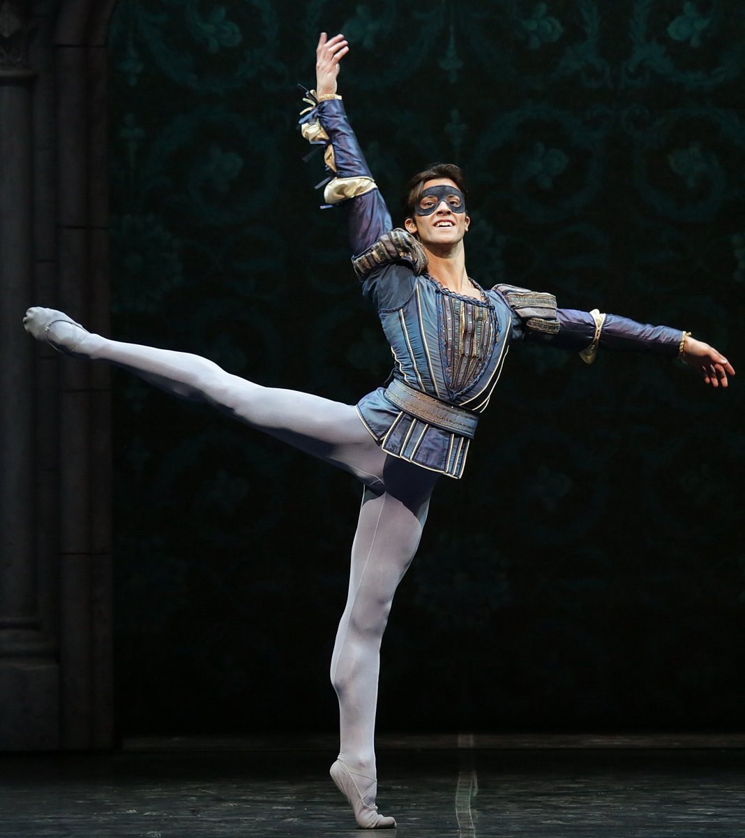 teatroallascala's tweet photo. Tonight at 8pm last performance of Romeo and Juliet with Vittoria Valerio and oour Principal Dancer @CovielloClaudio https://t.co/D3L5ktp7fk https://t.co/ucIMgD3qvV