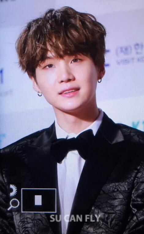 suga930309com's tweet photo. 170119 서가대 레카 #슈가 #SUGA #방탄소년단 @BTS_twt https://t.co/AOmySFh2Cg