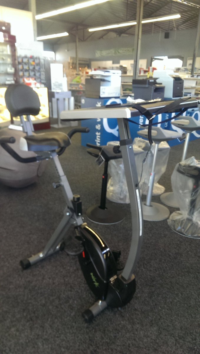 trudyvendrig's tweet photo. Deskbike met werkblad bij @GersonZwolle gespot! Wel heel verleidelijk. #beweeg #zittenishetnieuweroken https://t.co/e5s5I1NgQe