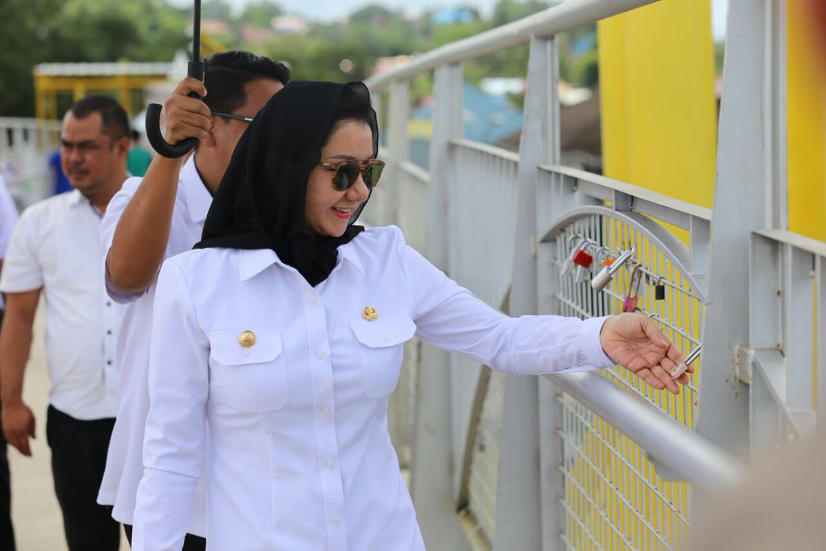 Rita Widyasari Meninjau Pulau Kumala Tenggarong 
youtube.com/watch?v=HcVJ63…