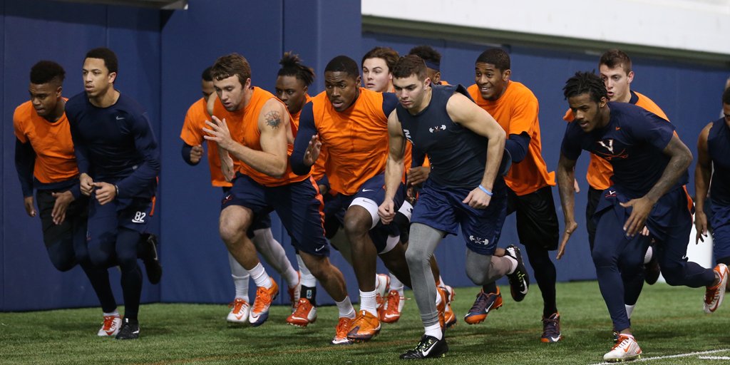 UVAFootball's tweet photo. Tempo Run Thursday
Before the sun came up, their work was done
#HardWorkTogether
#HoosRising ⚔️🔶🔷⚔️ https://t.co/0OD1DIx5Ar