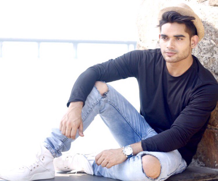 theshiv01's tweet photo. "A real man smiles in trouble,
Gather strength from the stress and
Grows brave by reflection #Shivanatics😊" https://t.co/Bs6K5SrdL1