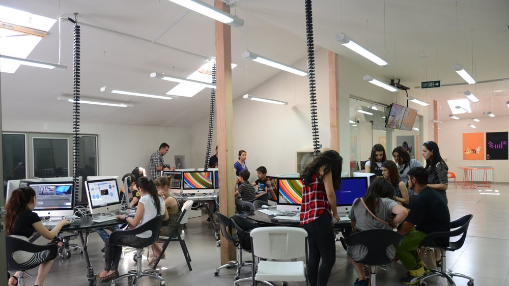AJEnglish's tweet image. This after-school in Armenia merges technology with art to provide teens with a competitive edge in a digital world aje.io/gtjb