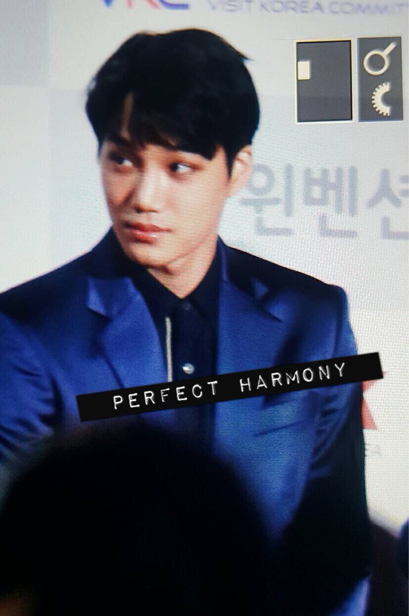 _perfecth's tweet image. 170119 Seoul Music Awards #kai and #suho 💕✨