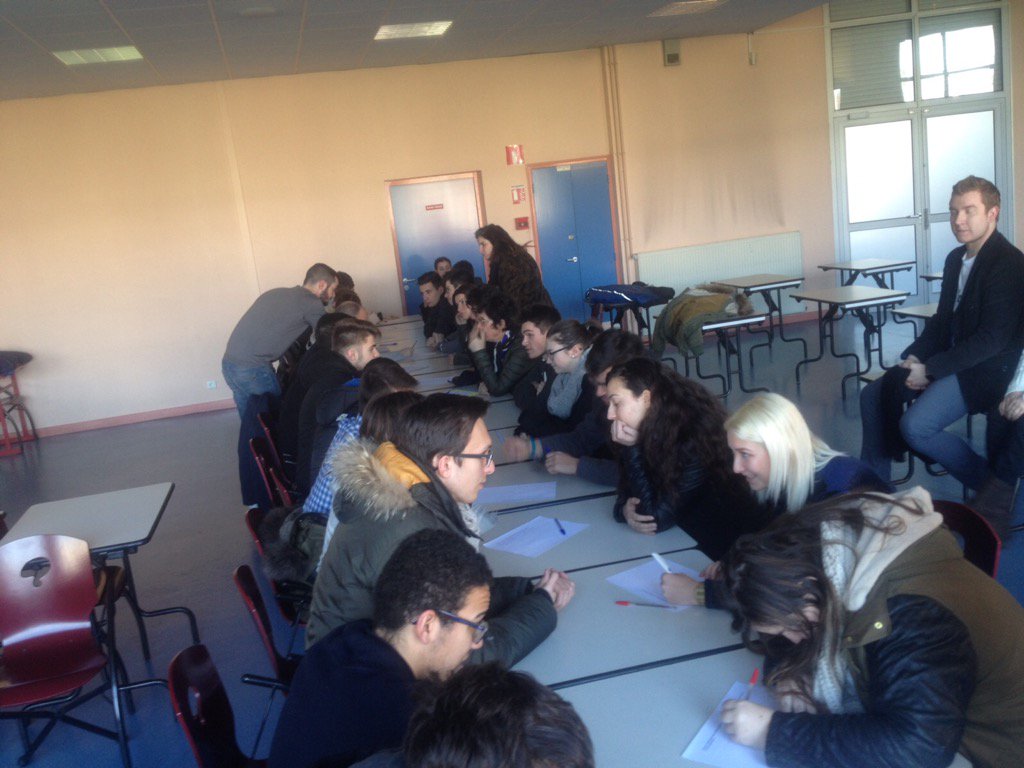 H_deBellevue's tweet photo. Speed dating "délégués Terminales" ce midi au #LyceedelaSalle https://t.co/Bg900786A4