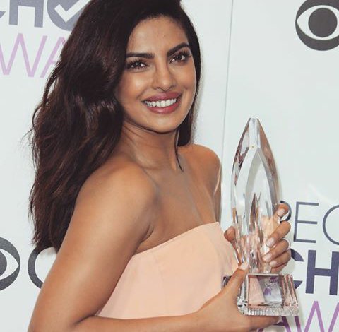 MarYemPC's tweet photo. I can feel how much u are happy @priyankachopra  ✋😘😘I want to hug u but that's impossible I know I have bad luck anyway congrats again❤❤😢💋👑👑 https://t.co/lIcw1UTaJi
