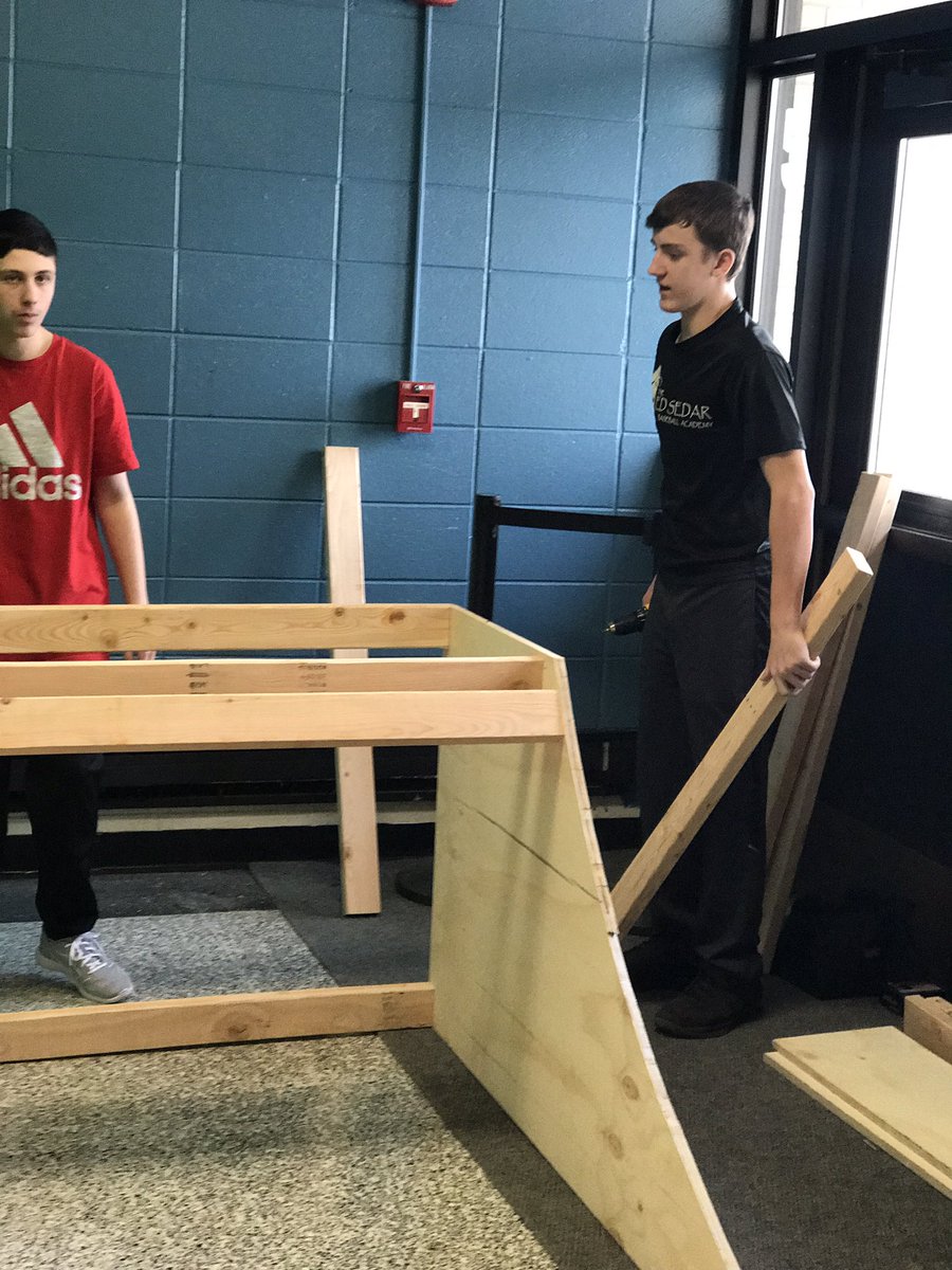 STEM_Saratoga's tweet image. #STEaM Projects &amp;amp; #StudentProposal come full-circle. These gents are framing out their 1/4-Pipe for Skateboarding! @BIEpbl @knowledgeworks