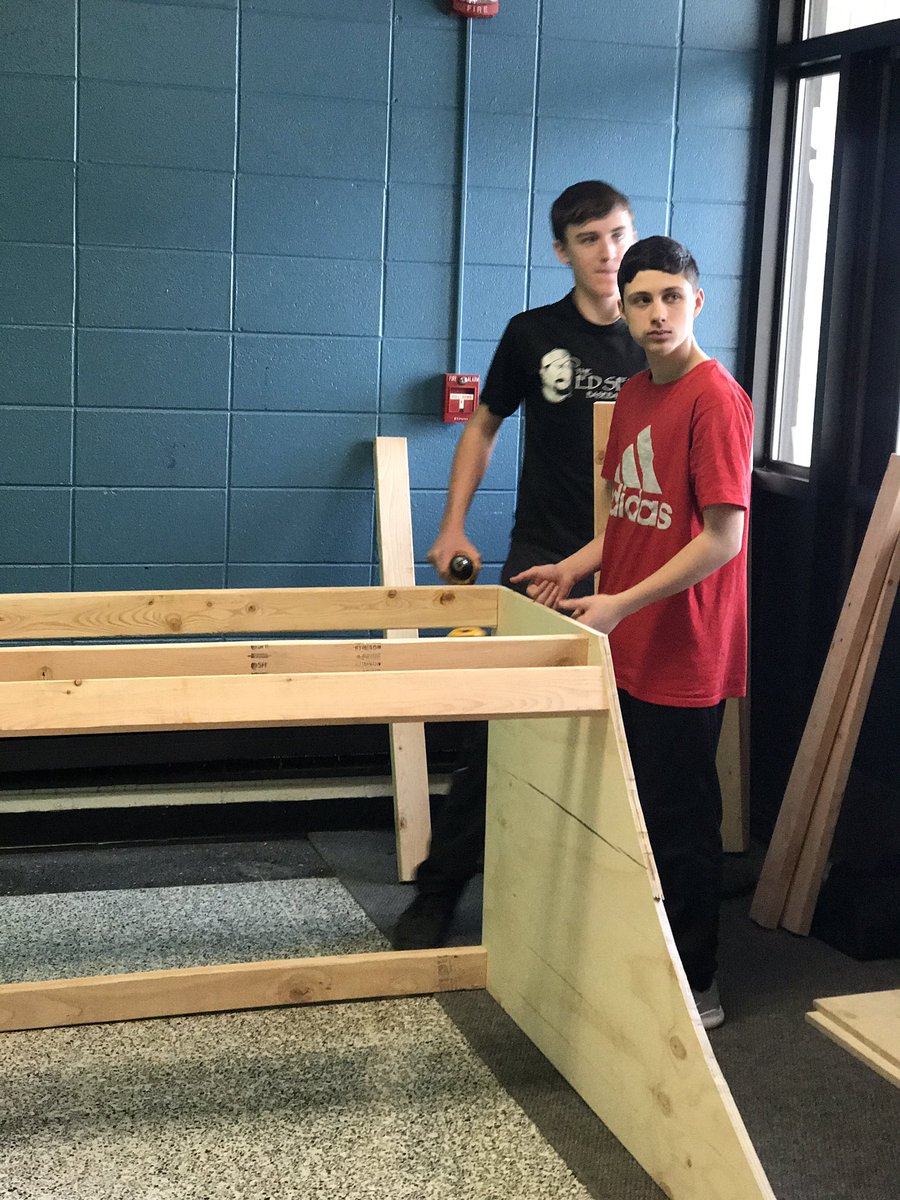 STEM_Saratoga's tweet image. #STEaM Projects &amp;amp; #StudentProposal come full-circle. These gents are framing out their 1/4-Pipe for Skateboarding! @BIEpbl @knowledgeworks