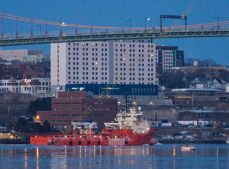 sandymcclearn's tweet photo. Blog: #AtlanticTowing's #AtlanticCondor, launched #Halifax in 2010, also busy. @HfxShippingNews @portofhalifax https://t.co/O2xx2stdOt https://t.co/7Y77uTHvv4