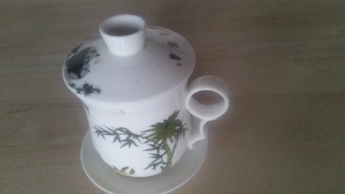 OustrupHanne's tweet photo. A very special cup for herbal tea. Tea: dandelion leaves, lemonbalm, elder flower, fennel.
#HannesGardenandclinic https://t.co/TW0k8FEcto https://t.co/pcgpT6dsLu