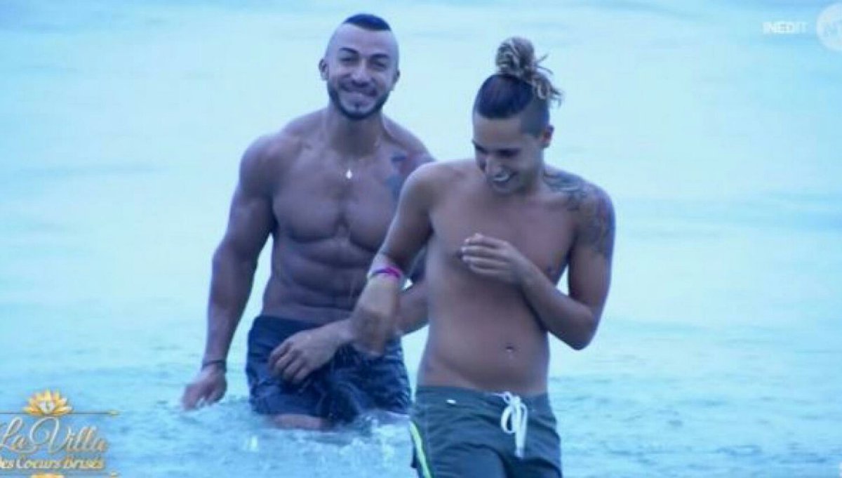 DBZFORver's tweet image. ALGERIE VS TUNISIE💥💥🚩🚩🌎⚽⚽
QUI VA SE FAIRE CASSER L OIGNON
#CAN2017 #algerie #Tunisie #psgay #mdr #sport #Parionssport #TeamParieur