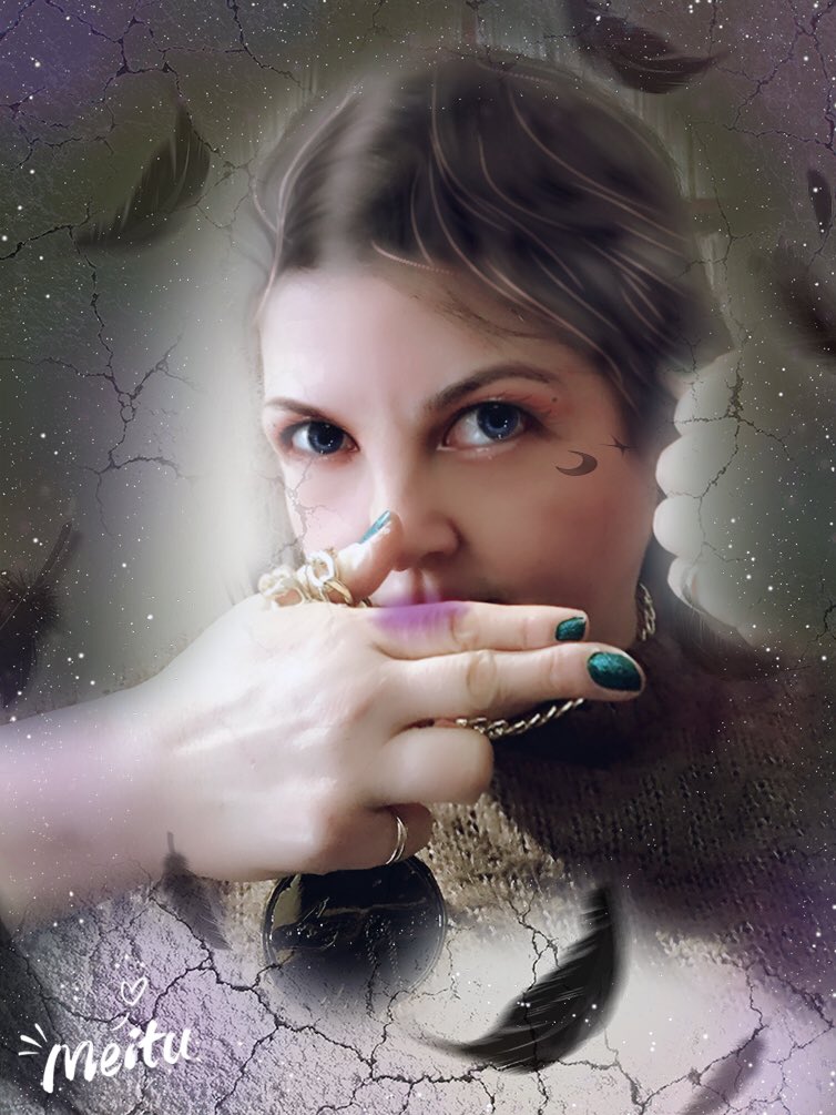 bodelia's tweet photo. Check out my @runjewels medallion - cool beans @ell_p  &amp; @KillerMike https://t.co/3l9CvsNMPb
