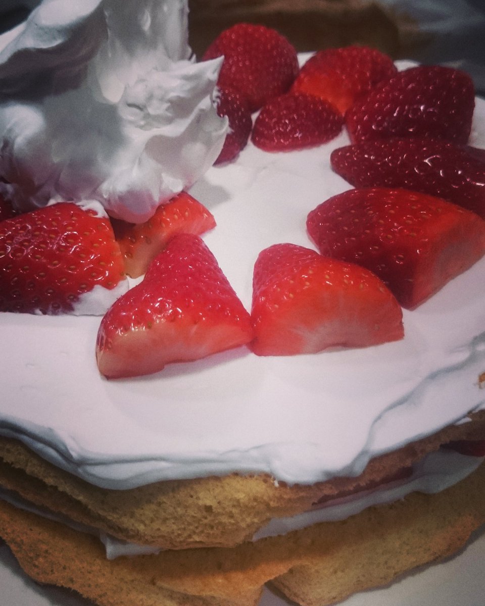 okashisanda's tweet photo. La tarta más deseada ha vuelto después de casi 6 meses de ausencia..Desde hoy en nostras vitrinas..
#singluten #sinlácteos #Madrid #Japonés https://t.co/gqSCtNhlby