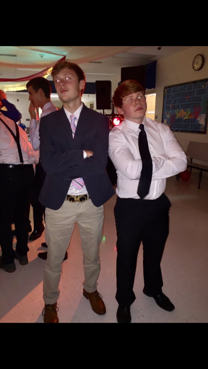 matthopkins300's tweet photo. everyone go wish @ZacharyScott4 a happy birthday today ππ #mrhusky #urstillindebttome #8thgradetrack #dragonlady #bluegamingchair #eeyore https://t.co/uvJdMk2yUE