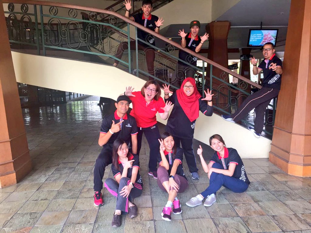 ctnfarhanaishak's tweet photo. Thanks Bukit Jalil Golf & Country Resort for having us with all energetic agents of C2.
Lets rumble 2017 like a tiger! 🐯🐯
#C2ROAR
#PAMB https://t.co/Xl2Br02u9j