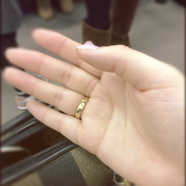 inspi7k's tweet photo. ぎゅさんが手を差し伸べてくれて…
ぎゅさんの左手を握ることが出来ました…😭💓さらさらでしたpq
ミノくんは私が座ってた列の一列前の左に7番目？くらいに
座っててめちゃくちゃ近かった😭
ぎゅさんとミノく���の抱擁も見れたです😢💓帰るときもこっち側サイド通ってて間近のミノくんでした😢💓 https://t.co/dGS65ved9l