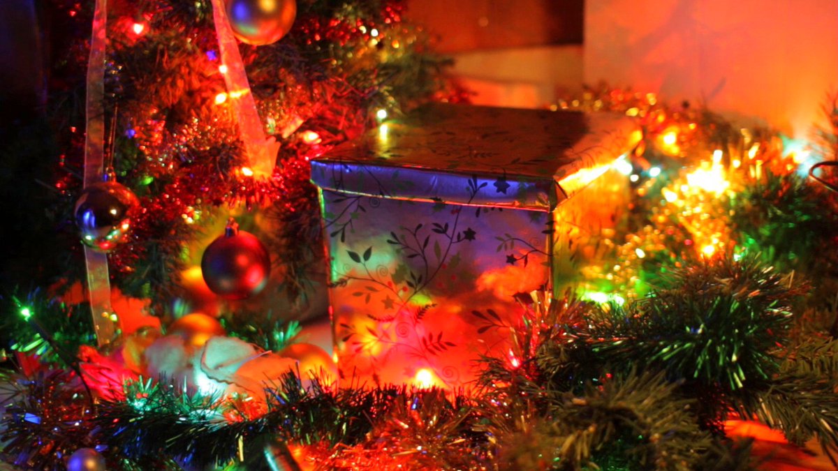 KristianaA1083's tweet photo. I love this photo of a #christmaspresent https://t.co/N98IjwbFhB