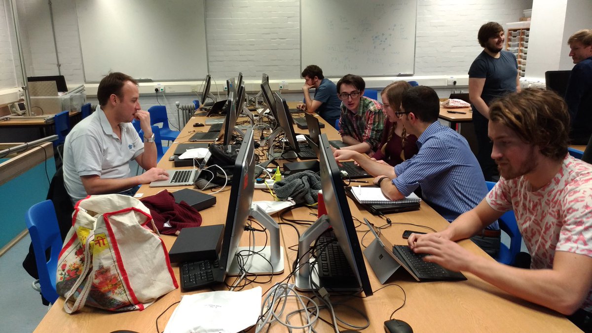 FraBasti's tweet photo. Python session #python #cdtpv #cdtpvc3 https://t.co/5RB51pRlYK