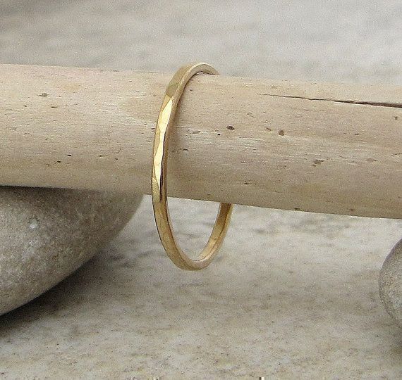 GoldSmackRings's tweet image. Thin simple gold wedding band.  14k.  buff.ly/2jCaS8H  #jewelryonetsy #etsymntt #weddingband