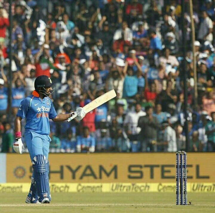 Nam_Pradeep18's tweet photo. @YUVSTRONG12 🔙 with #Bangbang ✌😍👌 https://t.co/kW8F6naDQ4