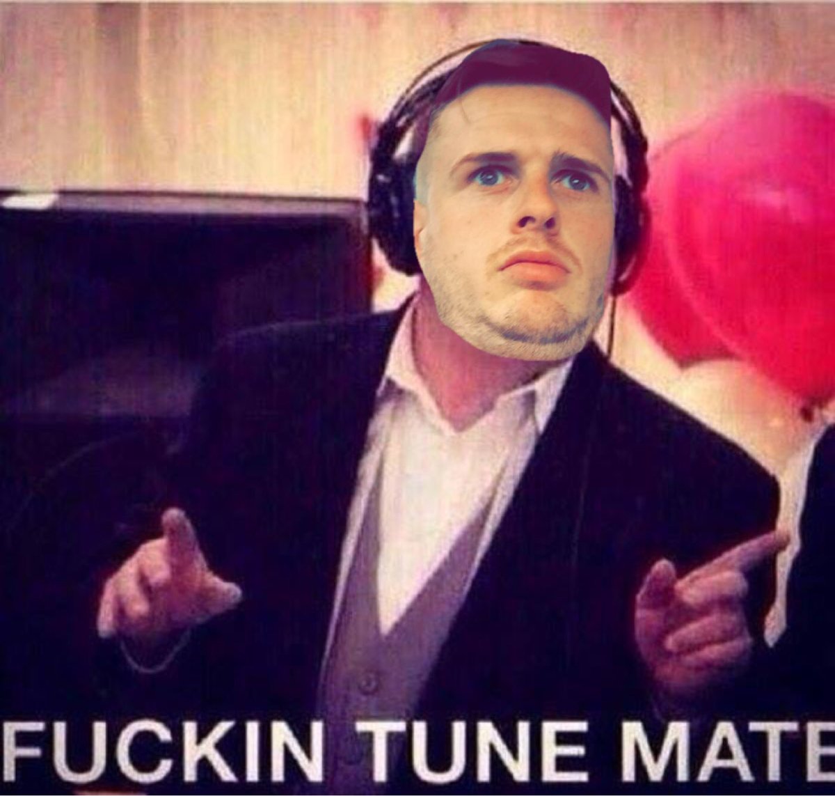 FIFAUTPackRules's tweet image. When you hear a FIFA track when your out on the lash #Fifa17