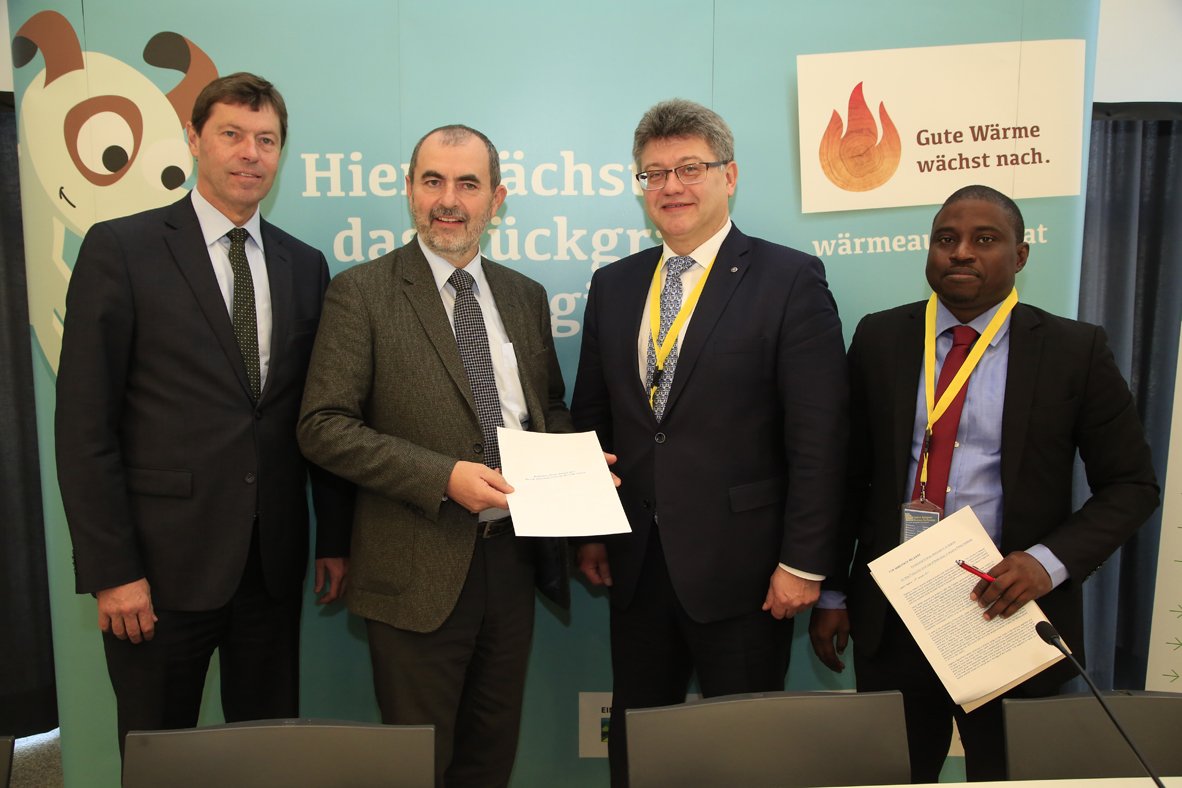 cebcgraz's tweet photo. Graz Declaration signed by 8 major #biomass associations from: DE ITA HR SRB SLO AT @World_Bioenergy & @AEBIOM #cebc2017 1/3 https://t.co/fwxYe2fc0R