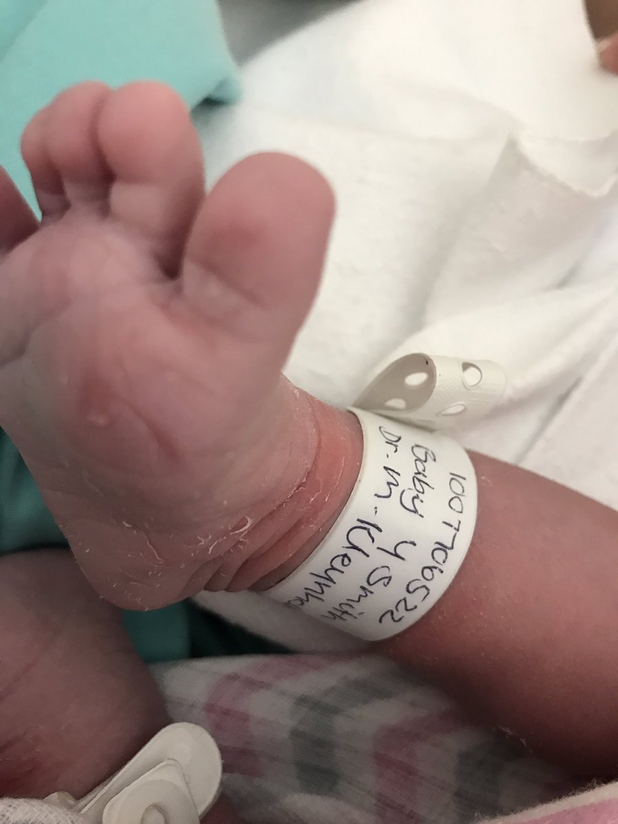 Baie geluk <a href="/SmithPieter/">Pieter Smith</a>  en <a href="/YollasSt/">Yollas</a>! Klein #Alexei is pragtig! Hou <a href="/huisgenoot/">Huisgenoot</a> dop later vir meer fotos en details.