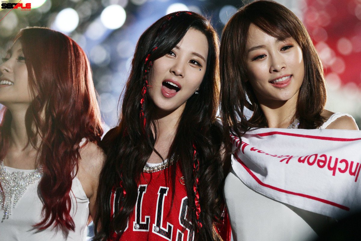 yulneck's tweet photo. Seohyun and Nicole through the years 👭💖 https://t.co/WDyhfxBk4S