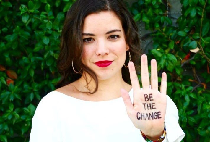 elonalumni's tweet photo. Tired of negativity on social media? Join #Elon's Katie Perez '15 and take the #highfivetokindness challenge! https://t.co/PdwPvT96Jq https://t.co/8WQInb42Zh