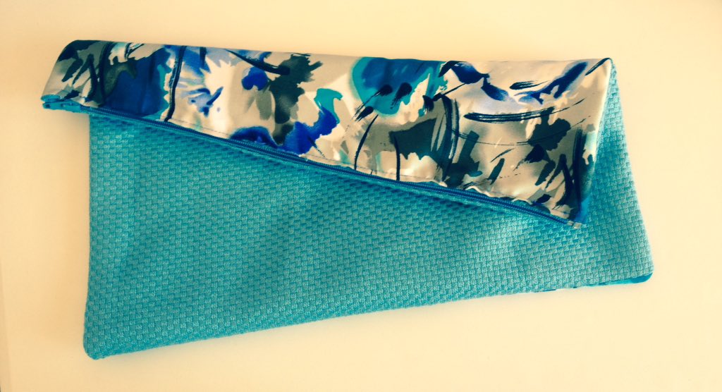 Nougat_Bags's tweet photo. Earlier today.#Floral #Blue #FoldoverOversizedClutchBag We started on these today.😍👝👜 https://t.co/Ps8iInaGZ2