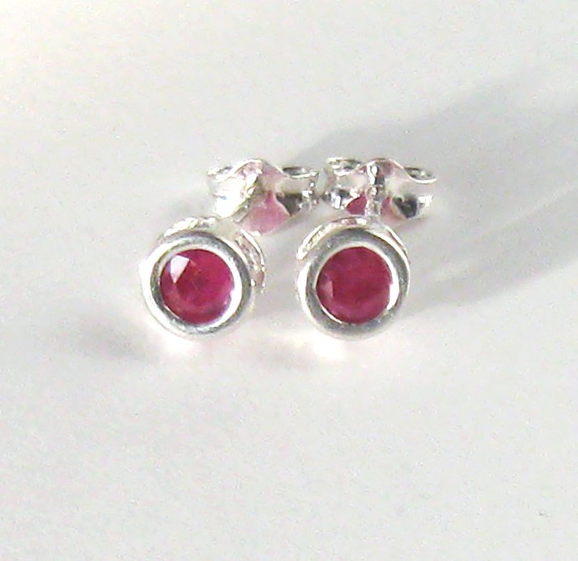 sendinglovegems's tweet image. Ruby Gemstone Post Earrings Sterling Silver, Minimalist Ruby Stud E… tuppu.net/51bcdd4a #jewelryonetsy #jetteam