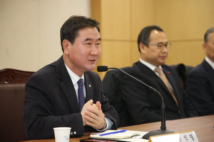 중원구의 크고 작은 행사를 함께하는 단체장협의회의 월례회의를 개최하여 올한해 중원구의 주요 추진사항에 대해 논의하였습니다. #성남시