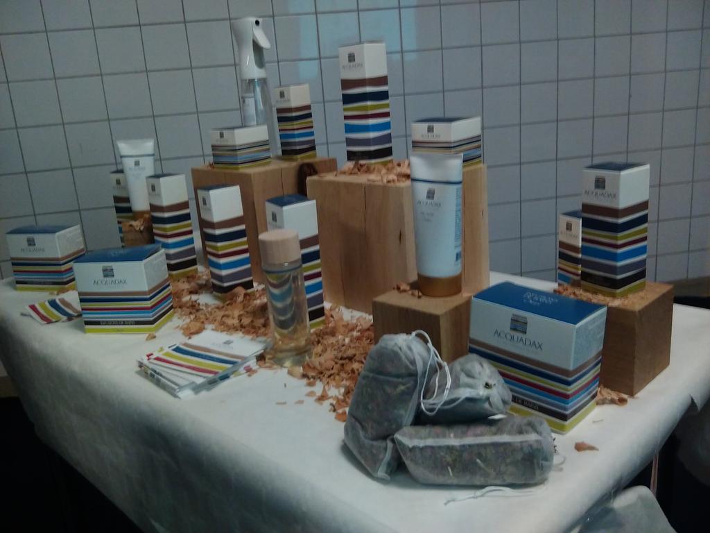 natieak's tweet photo. Je découvre la marque de cosmétiques #Acquadax au salon @LesThermalies https://t.co/qa3xd0Nrzj