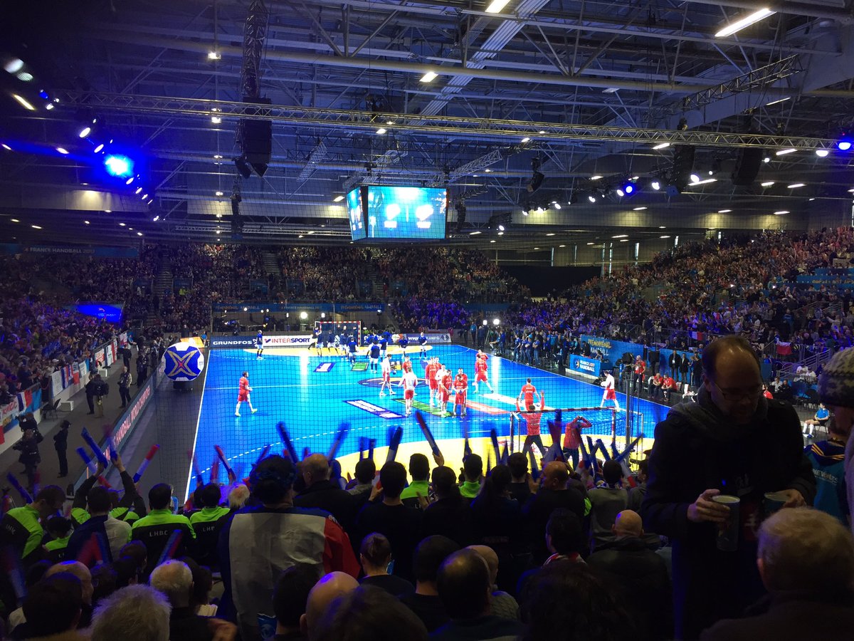 actizi's tweet photo. Allez la france ! à Nantes #phenomenalhandball https://t.co/wXopgfz9Nz