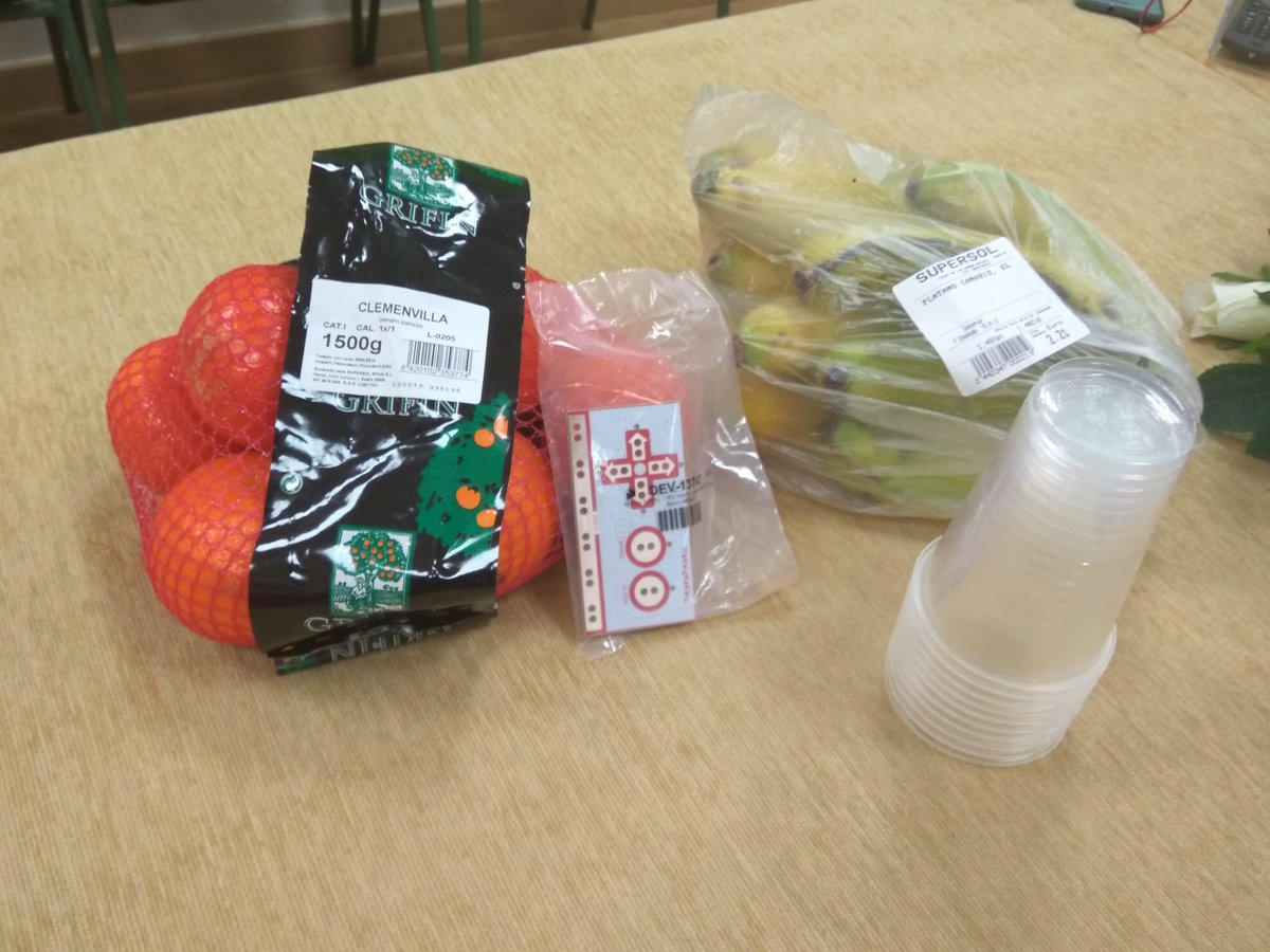 davidpal5's tweet photo. Hoy nos toca #makeychef en @cepaxarquia @rafaleiva82 @manolitotic @ScratchMalaga @cepcordaba @marseron https://t.co/6PeBoJQAO9