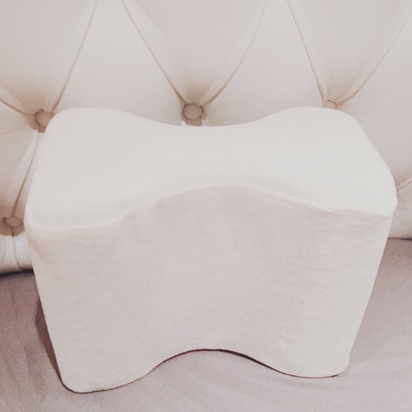 Maz___xx's tweet photo. @lustrelux found this brand new knee pillow lying around the house, about to sleep &amp; give it a go one time  🤔😜 https://t.co/H2W15OZXxX