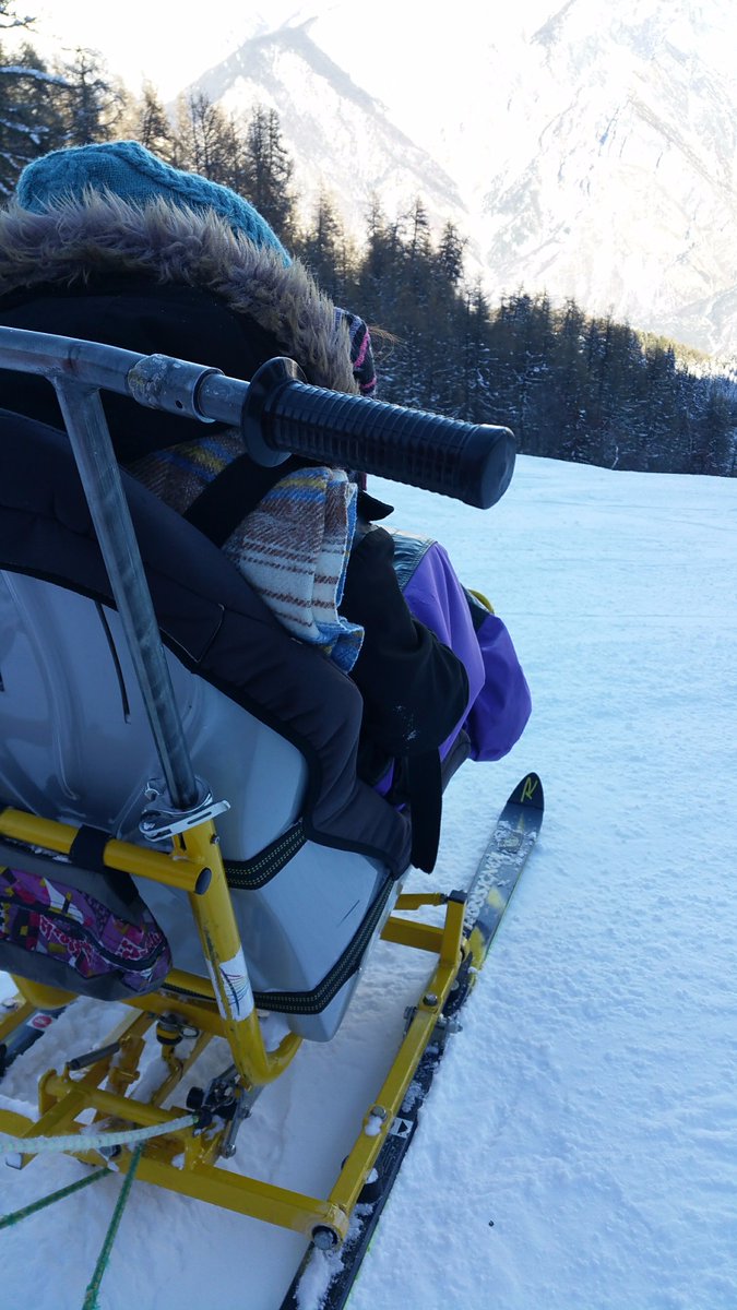 LesKarellis's tweet photo. Vous avez déjà essayé le tandem-ski ?
N'hésitez pas c'est le top, avec #ESFKarellis !
#lesKarellis #tandemski #skipourtous https://t.co/fkFc1By1zs